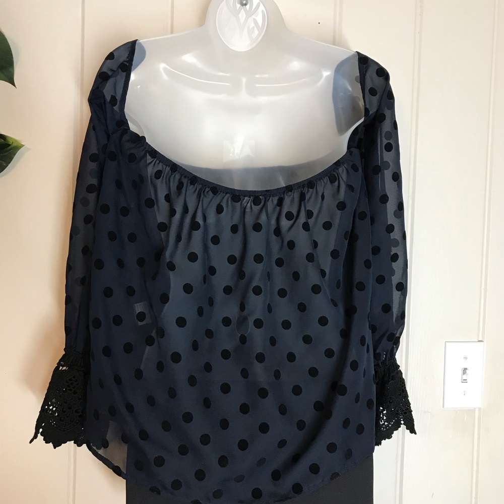 Ciel Black Polka Dots Black Polyester Off Cold Shoulder Thick Eyelet Cuff Blouse - Picture 12 of 16